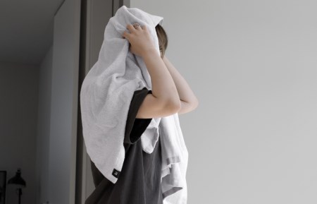 ミニマルなタオルセット a towel フェイスタオル2枚バスタオル1枚（アッシュホワイト）
