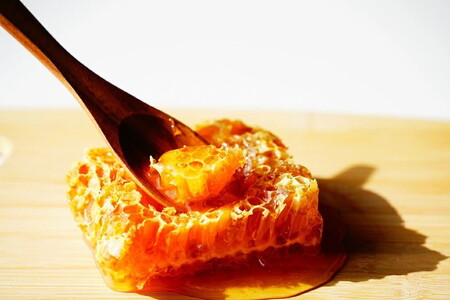 会津磐梯高原のはちみつ (蜂の巣入り)　蜂蜜・はちみつ・ハチミツ・蜂の巣入り・240g