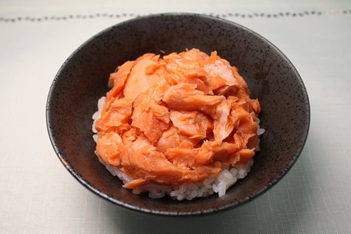 【定期便】ご飯のおともセット 3ヶ月 連続お届け | 北海道 冷凍 国産 人気の 訳あり！ いくら いくら醤油漬け イクラ ikura 鮭卵 鮭いくら 鮭フレーク 焼鮭の 手ほぐし 塩辛セット 塩辛_