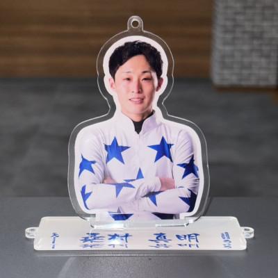 ふるさと納税 日高町 ホッカイドウ競馬 桑村真明ジョッキーマフラータオル&アクリルスタンドセット |  | 01