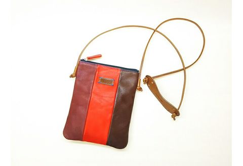 「三嶋柄入り」 ハンドメイド 牛革 ポシェット ＜しましま＞ バッグ やわらかい 牛革 かわいい ハンドメイド おしゃれ レディース シンプル 贈り物 ギフト プレゼント 手提げ バック 革製品 小物 ファッション アクセサリー コンパクト 軽量 肩掛け 斜めがけ 長さ調節可能 ヌメ革 本革 裏地付き 大人 ユニセックス 日本製