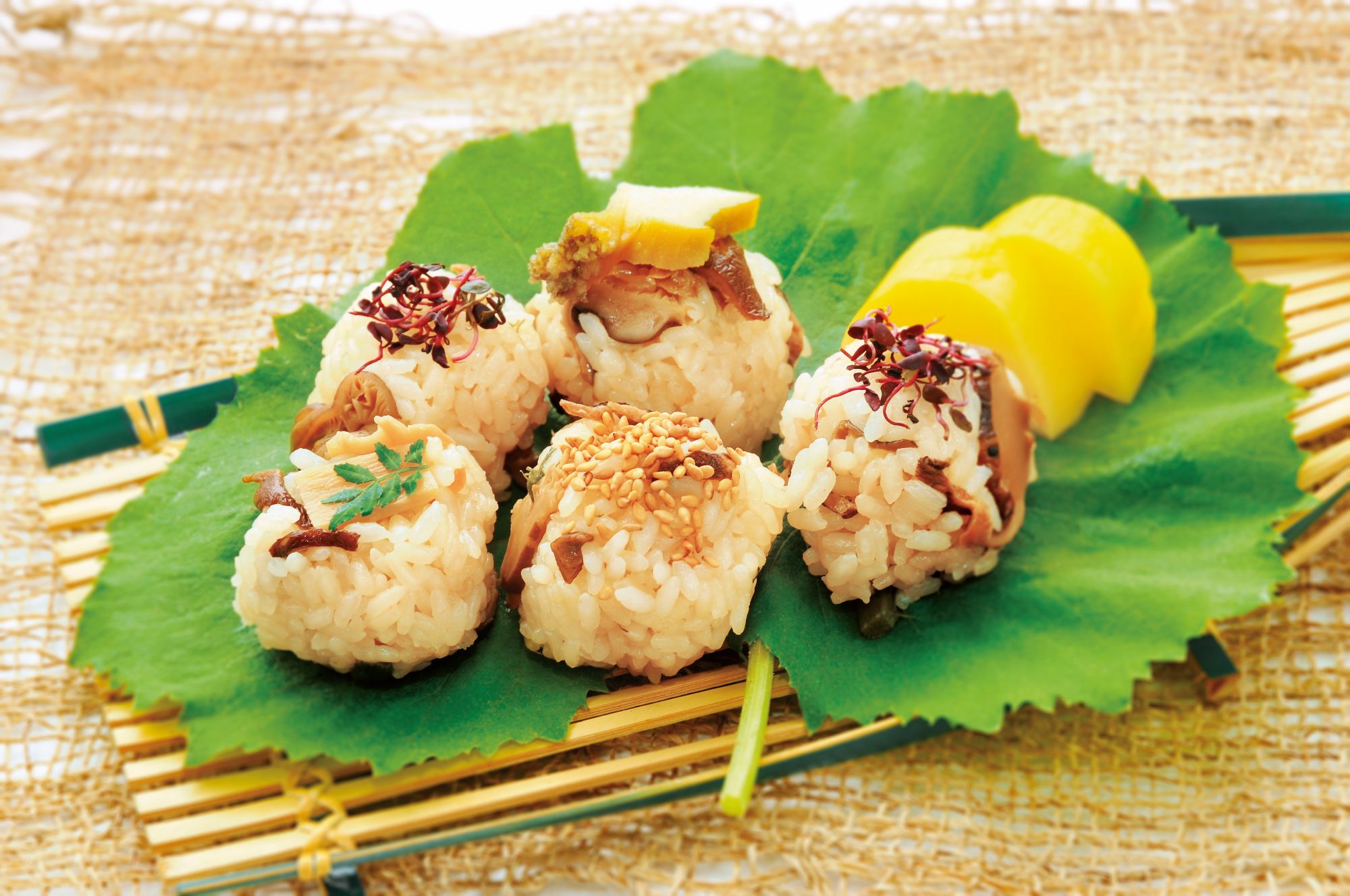 1758　〈伊勢せきや〉伊勢宮笥（いせみやげ） 3点　佃煮 ごはんのお供 炊き込みご飯 あわび 自宅 お土産 個食 便利 子持しぐれ あわびこはん つぼやき