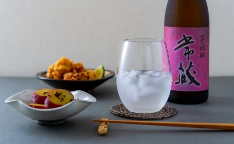 臼杵産の甘い芋を100％使用した芋焼酎「常蔵 (芋)」720ml×2本