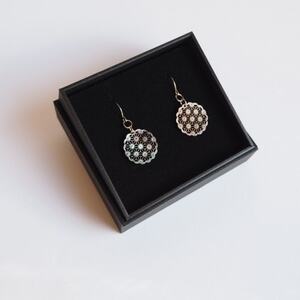 黒蝶貝のレース彫刻「麻」ピアス【1237887】