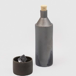 高山陶園焼酎ボトル＋ロックカップ（大）1個 常滑焼 陶器 ボトル 焼酎ボトル まろやかにする お酒 日本酒 お水にも ピッチャー 和食器 グラス コップ 食器 焼酎 手作り 焼酎カップ 保存容器 おし