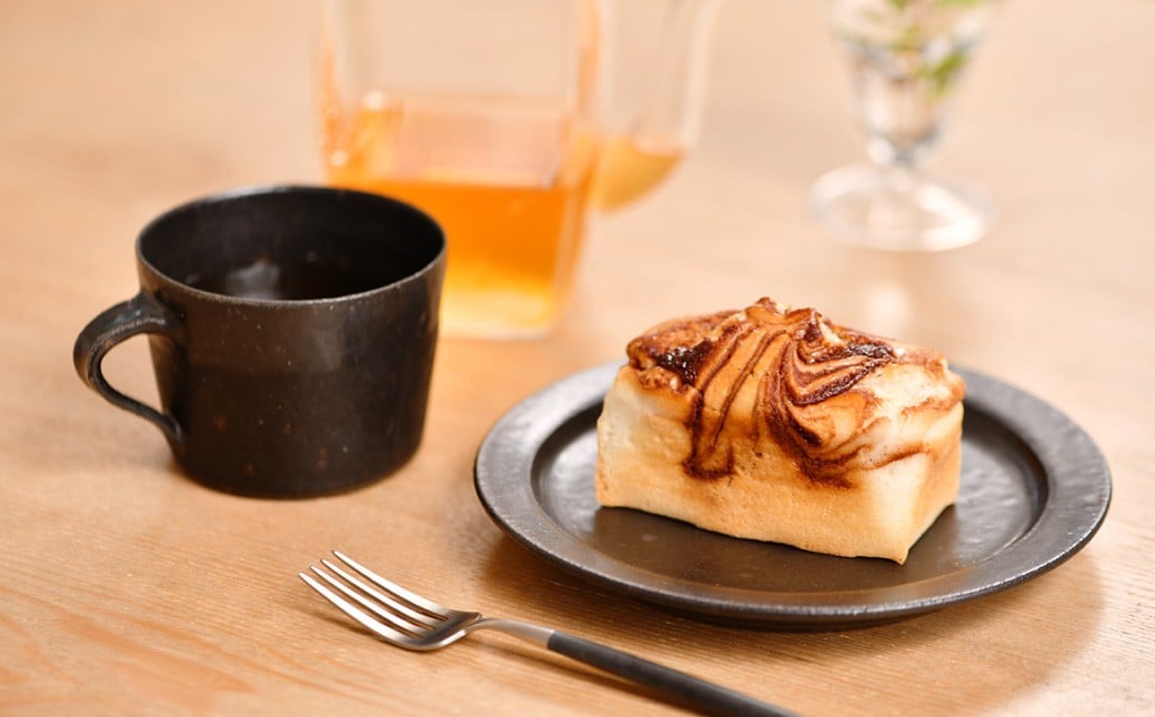 【定期便6か月】米屋が作った RICE BREAD （冷凍）白パン1個 + 野菜パン（お任せ）2個 + ミニパン（お任せ）2個