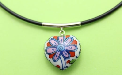 
            有田焼花唐草紋様ハート型ペンダント 有田焼アクセサリー二宮閑山 おしゃれ アクセサリー 磁器 A12-223
          