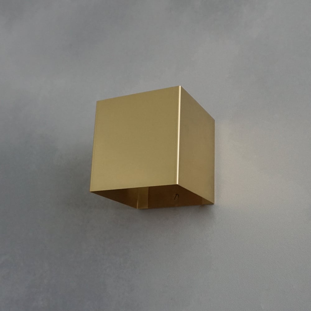 
            CTSH LIGHT. ブラケットライト＜CUBE 真鍮ブラケット＞ 瑞浪市 / ジオニック 照明器具 ソケット 壁付け 真鍮 ゴールド [AZBQ033]
          