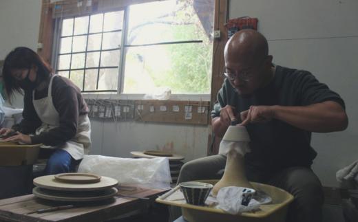 当主と息子さん夫婦の３名で作陶されています。