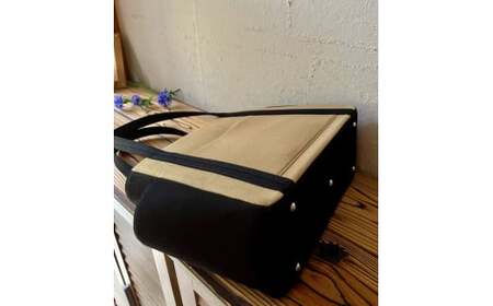 【2026年6月上旬発送開始】【 AKIRA オリジナル】【マツコの知らない世界 で紹介されました！】中型レディストートバッグ ダブルポケット ベージュ帆布×黒帆布 多収納 6ポケット 軽量 軽い 日