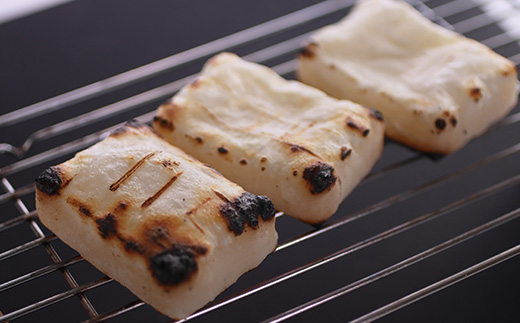 【12月から順次発送】切り餅[3切れ×8セット] (栽培期間中農薬不使用米『こがねもち』)【配送不可地域：離島・沖縄県】