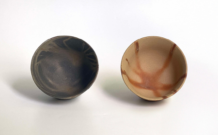 三石窯 茶碗 緋襷白・緋襷黒ペアセット【 地球にやさしい 再生素材 緋襷模様 セット ペア 陶器 】