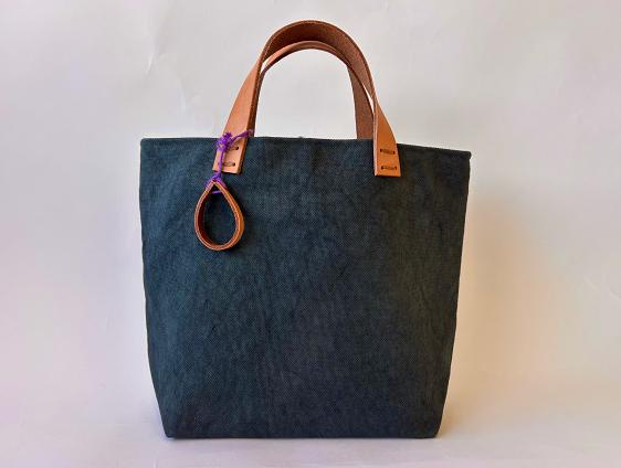 
                  手染め帆布トートバッグ　からふるS〈藍生壁色〉
                