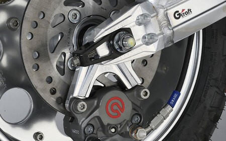 DAX125（JB04/JB06）　リアキャリパーサポート　ブレンボ2P用 / カスタム バイクカスタム カスタムパーツ ブレーキ キャリパーサポート ブレンボ対応 純正ホイール対応 亀山市/有限会社