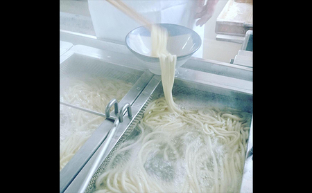 ≪さぬきの夢GP最高賞受賞≫ 本場 讃岐うどん 半生 15人前（3玉入り×5袋） 食糧庁 長官賞 吉本製麺所のこだわりうどん モチモチ 無添加 子供にも最適 麺類 国産 香川県産 小麦製品 手作り 麺