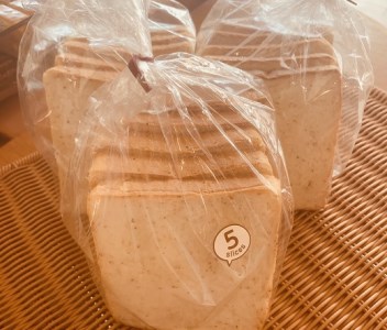 全粒粉食パン（５枚入り×３袋）（卵・乳製品不使用・アレルギー対応）【R00098】