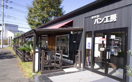 【3カ月定期便】冷凍シナモンロール　5 個入り（専用化粧箱入り）【 茨城県 つくば市 シナモンロール シナモンデニッシュ シナモンクリーム パン 菓子パン 贈答パン 定期便 】