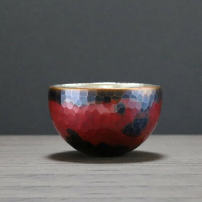 【ふるさと納税】銅製 茜色 ぐい呑み(60ml) 手作り 冷たい 日本酒 贈答品 新潟県 弥彦村_一点もの 盃 おちょこ お猪口 ぐいのみ 酒器 プレセント 還暦祝い おしゃれ 金属製 メタリック【1374224】