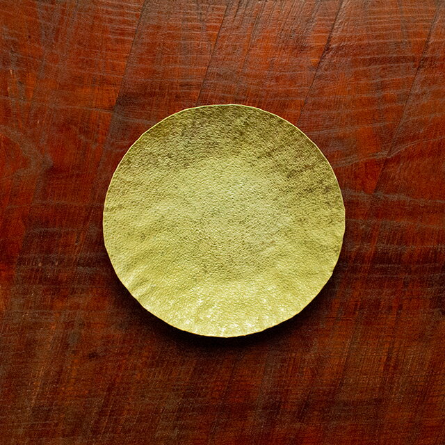【ふるさと納税】月色の盛皿 金属 工芸品 草木染 アルミ製 19.5cm×20.5cm×1.5cm程 1枚 山形県 朝日町 キッチン 皿 食器 おしゃれ お洒落 送料無料