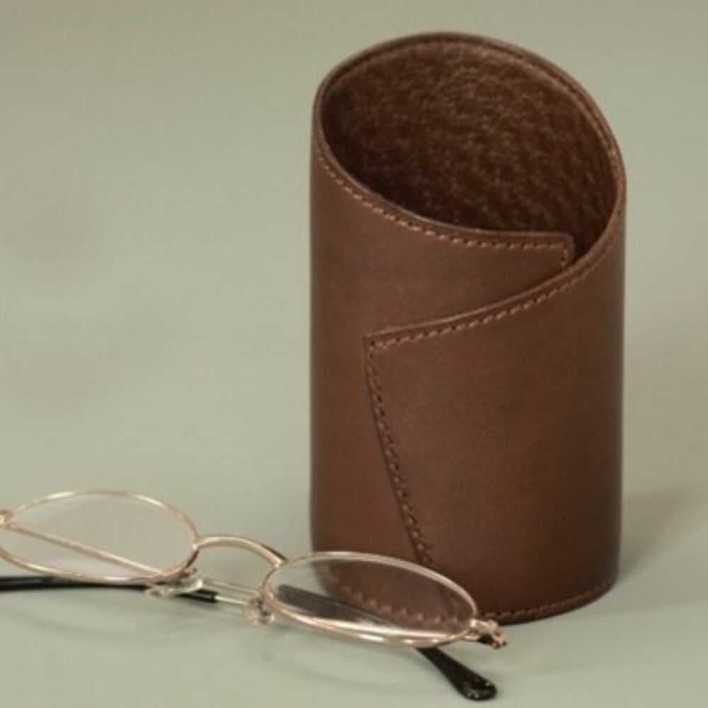 【ふるさと納税】tanikoオリジナル 眼鏡スタンド《厚真町》【Taniko leather】 レザー 革 革製品 作家物 手作り メガネ メガネスタンド 文房具 ギフト 北海道[AXAP015]