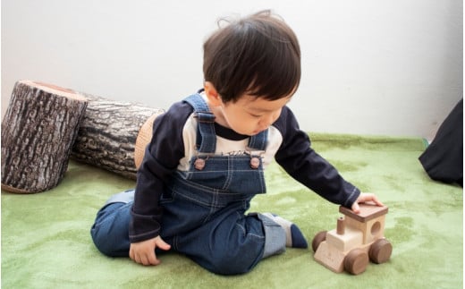 IKONIH オルゴールトレイン/ おもちゃ 子供 こども オモチャ 玩具 プレゼント お祝い 木 出産祝い 安全 オーガニックトイ ファーストトイ 電車 でんしゃ トレイン アイコニー  【kip0