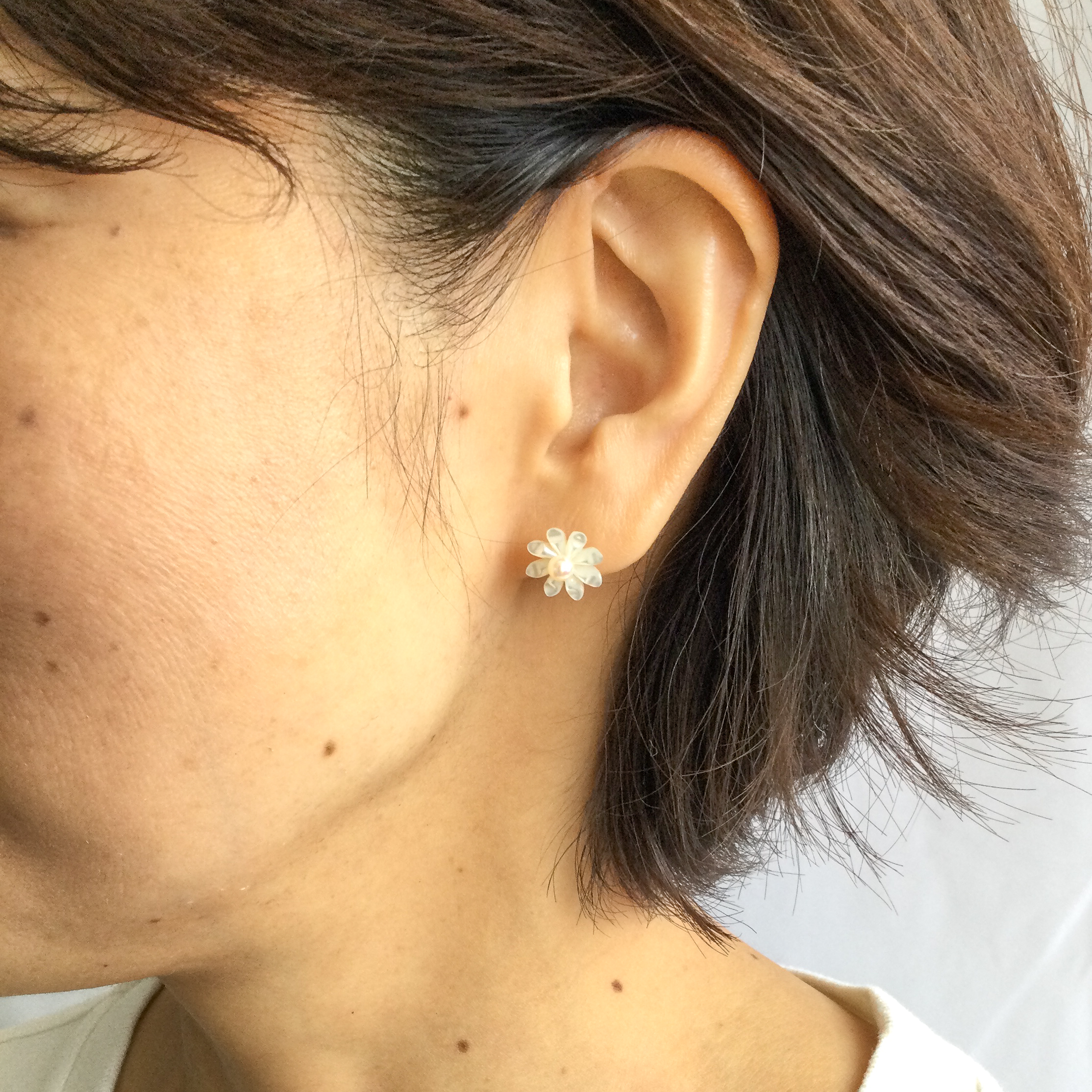 K18　白蝶貝　サイネリアシェルピアス　K18EP0515W