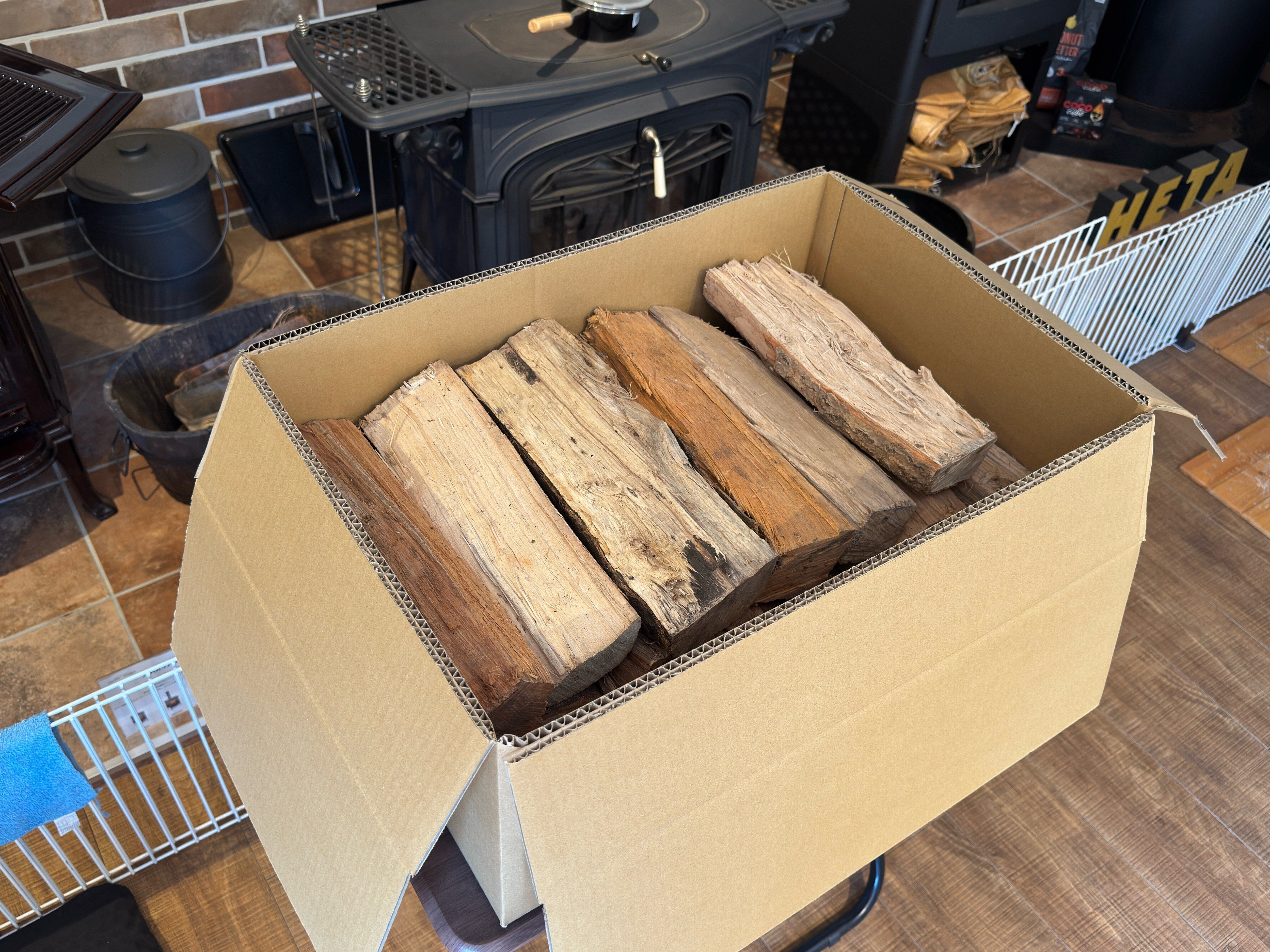 
            東京薪販売　広葉樹薪　20kg
          