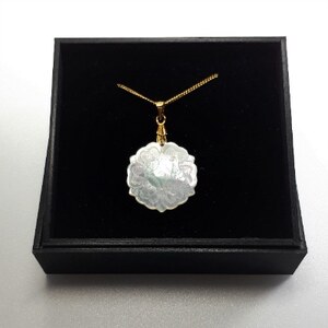 25ミリ!「華」のペンダント　白蝶貝【1261289】