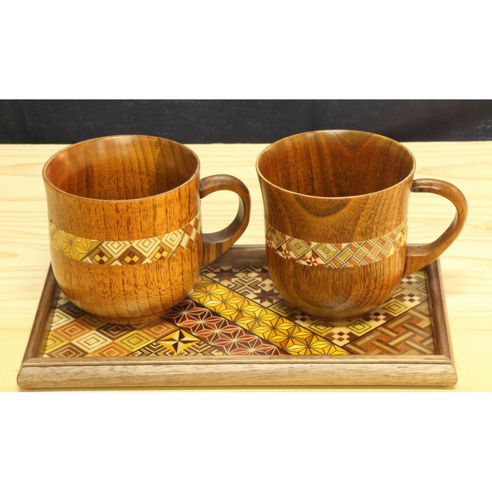 【ふるさと納税】【箱根寄木細工　マグカップ2つと寄木盆のセット】伝統工芸品で素敵なひと時を | キッチン用品 食器 日用品 木製食器　職人メイド 工芸品 職人の手作り おしゃれ食器 コーヒーセット 寄木細工のマグカップ 神奈川県 小田原市