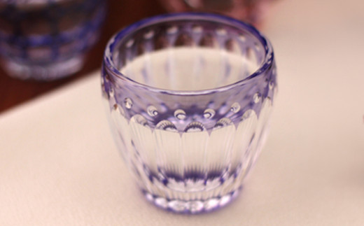 伝統工芸士作カガミクリスタルの江戸切子 冷酒杯〈菊花〉T535-2685-CMP | 日本酒 グラス キレイ 上品 お祝い プレゼント 記念日 ギフト ご褒美 オリジナル 日本土産 クリスタルガラス 