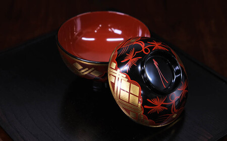 【伝統工芸品】【秀衡塗】煮物椀 (松紋・黒内古代朱) 2個【ocy915-koda-mat-2】