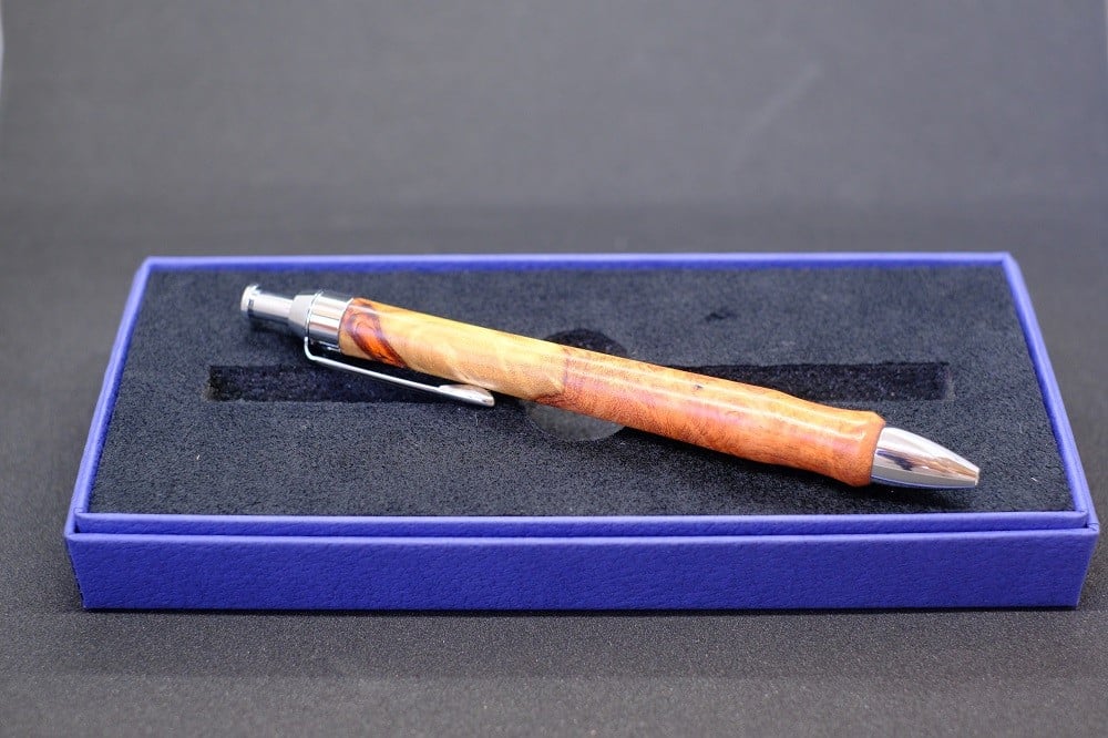 
            木軸ペン（花梨瘤）CI-4
          