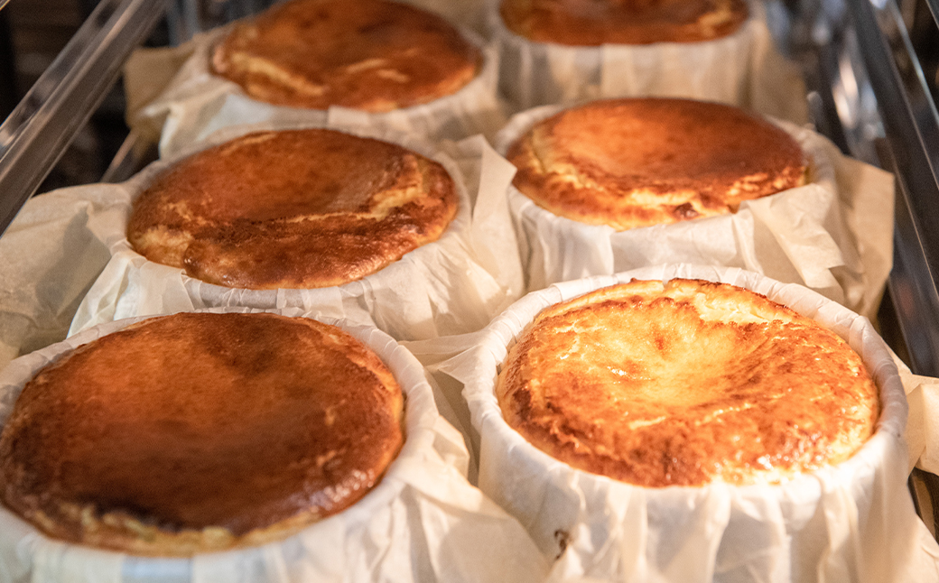 淡路島で育った純国産鶏の卵で作る淡路島バスクチーズケーキ