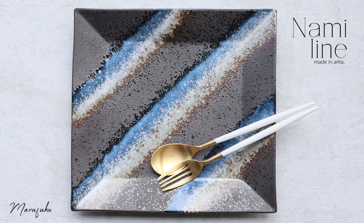 
            【まるふくオリジナル】有田焼 22cm正角プレート Nami line ワンプレート 角プレート カフェプレート 盛皿 四角 A24-58
          