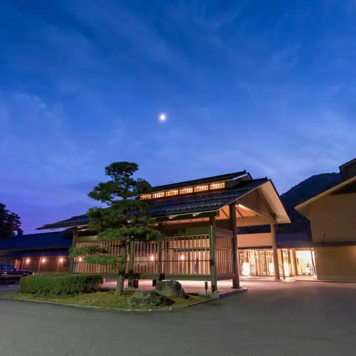 和風旅館の奥ゆかしいおもてなし 花巻温泉 佳松園 客室三間タイプに泊まる花巻の旅ペア 【604】