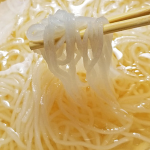 九州産ハーブ鶏 水炊き鍋2人前×2セット(計4人前)〆はマルゴめん　福岡県産の米粉麺　川崎町 MRG042