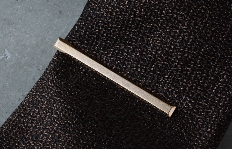 ４面カットネクタイピン ライトゴールド G2831