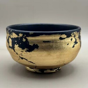抹茶碗 漆黒 金箔貼り (マット仕上げ)