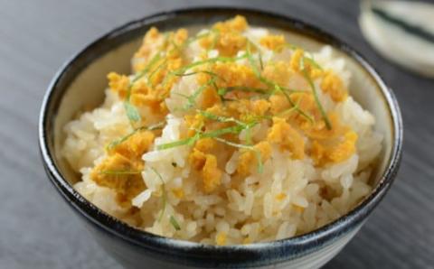 【電子レンジで温めるだけ！簡単！】プチ贅沢な海の幸ごはん！「冷凍うにめし（180g×5食）」