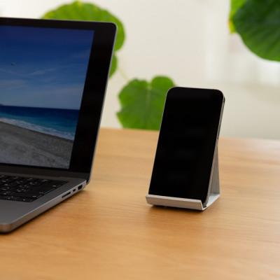 ふるさと納税 奥州市 スマホスタンド iPhone 16 Pro 対応 ライトグレー バンドシー [AR170] |  | 01