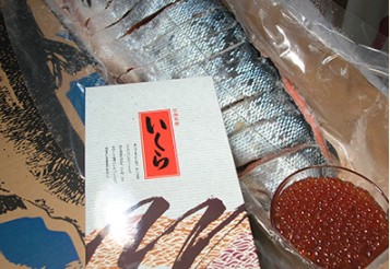 北海道十勝産　新巻鮭切身といくらセット　しゃけ　いくら　イクラ　サーモン