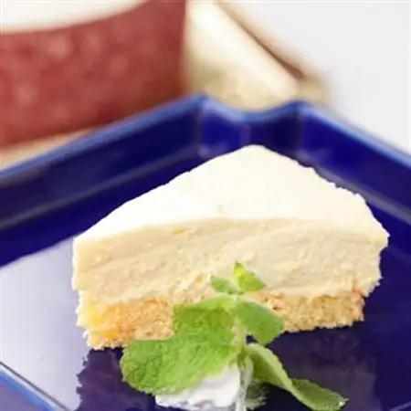 レモンとヨーグルトでさっぱりと仕上げた　洋食屋さんのレアチーズケーキ_菓子・スイーツ ケーキ  _【配送不可地域：離島】【1364238】