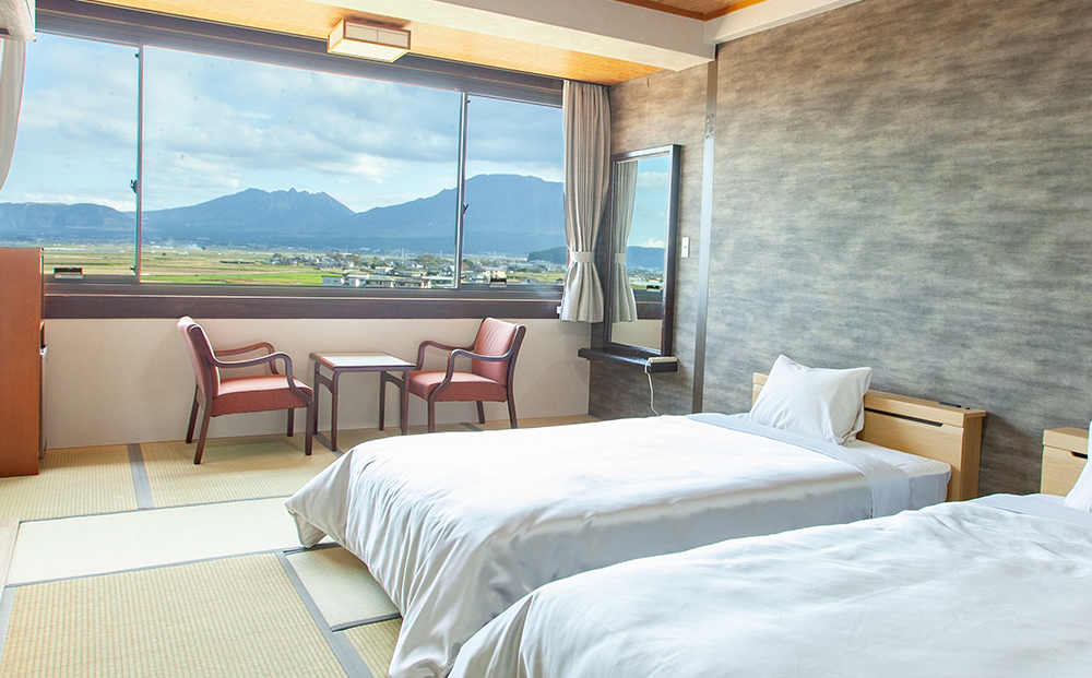 【平日限定】最上階から阿蘇五岳を一望できる部屋【最上階スカイラウンジ利用付】阿蘇プラザホテル　ペア宿泊券（1泊2食付）  のんびり ストレス解消 旅行 リフレッシュ お出かけ ホテル 旅館 宿 ペンシ