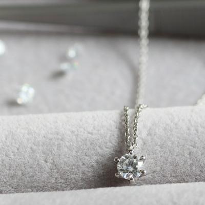 ふるさと納税 大津市 プラチナ900【0.2ct ラボダイヤモンドネックレス】6本たてづめ 未来の輝き 一粒ペンダント |  | 01
