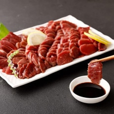 【馬刺し】熊本直送　ブロック肉　赤身300g+上霜降り(トロ)300g　合計600g(南阿蘇村)