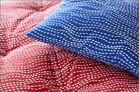 天然繊維 手作り 木綿わた入り 長座布団（赤）