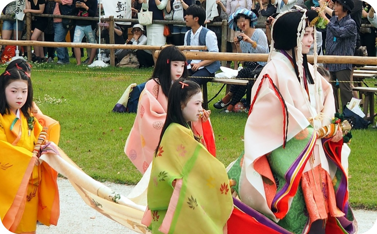 
            高僧の揮毫色紙＋「フタバアオイオーナー・葵祭特別観覧」　※寄附金は文化財保護に使途を限定しています。
          