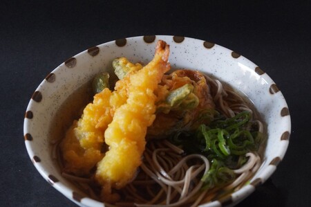 【ふるさと納税】池田商店「信州黒姫 高原そば」16食分（乾麺200g×8袋+つゆ16個付き）。信濃町産そば粉をふんだんに使った中太麺の田舎そば【長野県信濃町】