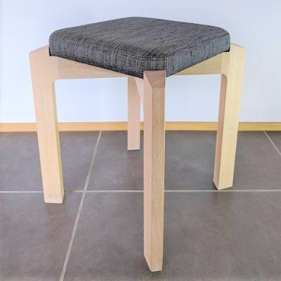 ふるさと納税 三芳町 木製スツール　木部ホワイト×座面ファブリックブラック