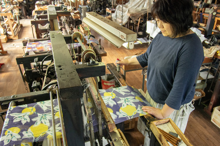 秩父銘仙ストール「水玉　薄ムラサキ」 ／ ショール ファッション小物 伝統工芸 埼玉県 特産品 No.464-03